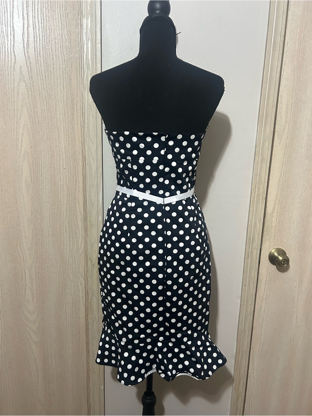 Laundry By Shelli Segal Navy and White Polka Dot Strapless Sheath Dress - Picture 2 of 4